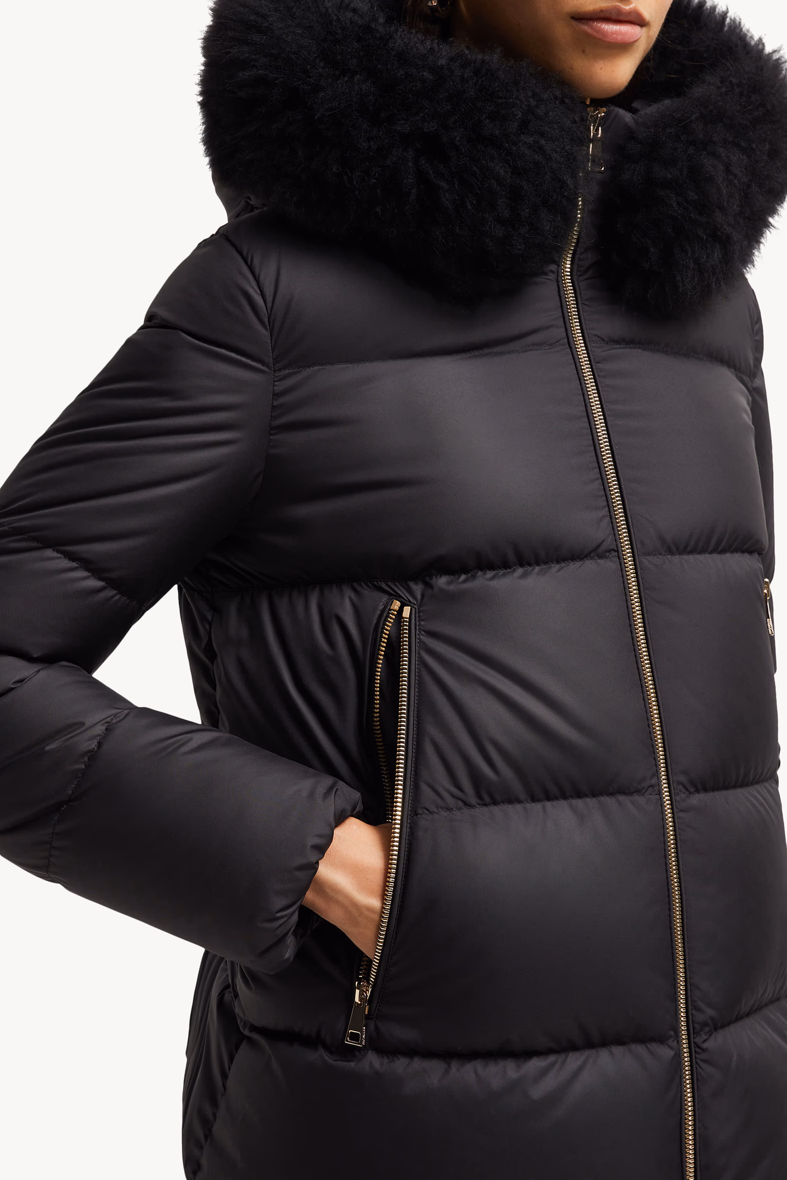 Doudoune courte à capuche bordée de shearling Laichefur Femmes Noir Moncler 6